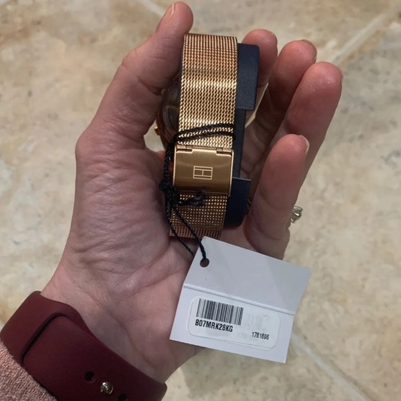 Tommy Hilfiger rose gold women’s watch! NWT! - Picture 4 of 6